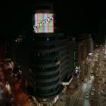 Spot Here is to character para la marca Schweppes.