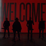 Videoclip y visuales del tema 'Driving in Nails' del grupo musical Archive.
