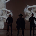 Videoclip y visuales del tema 'Driving in Nails' del grupo musical Archive.
