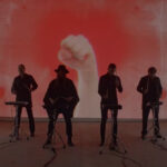 Videoclip y visuales del tema 'Driving in Nails' del grupo musical Archive.
