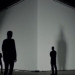 Videoclip y visuales del tema 'Driving in Nails' del grupo musical Archive.