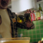 Campaña 'Somos lo que cocinamos' para la marca de aceite Carbonell.