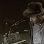 Videoclip del tema 'Mira cómo vuelo' del grupo musical Miss Caffeina.